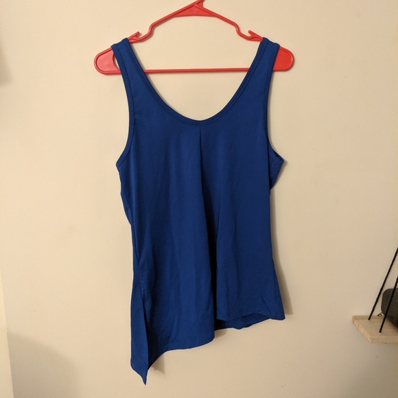 Asymmetrical Athletic Tank Top - Picture 3 of 3